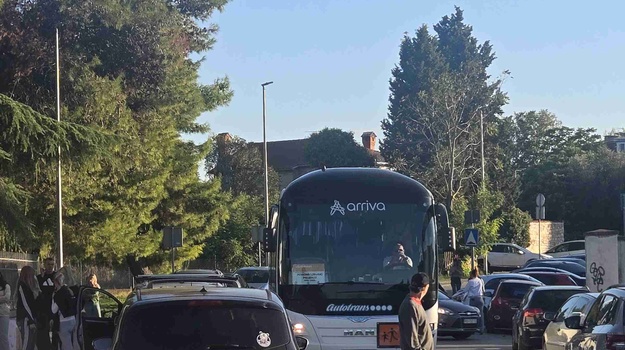 Neodgovorno parkiranje kod škole