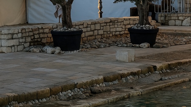 Rovinjska plaža postala terasa kafića