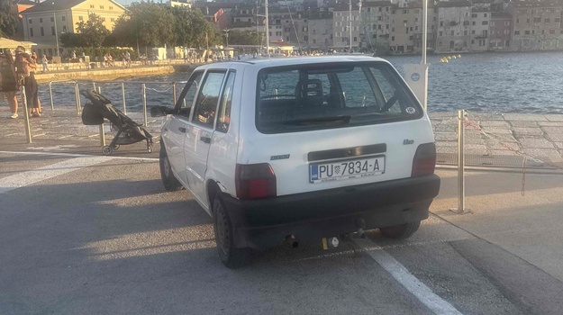 Zabranjeno parkiranje ovdje.