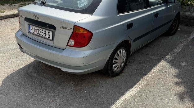 Napušten i neregistriran auto