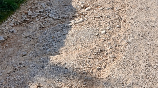 Popločavanje Ceste Cuvi za Sigurnost