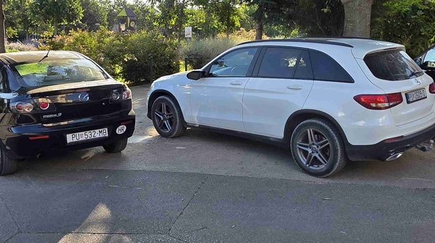 Automobili blokiraju pristup vrtiću