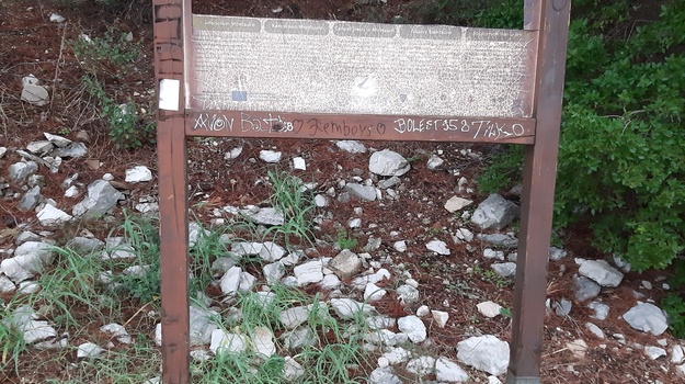 Oštećena ploča u Zlatnom rtu