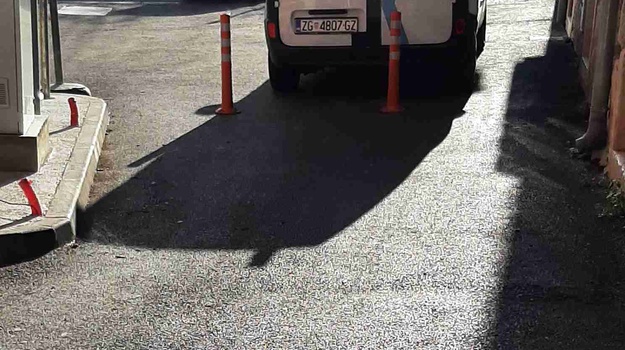 Zaključani Prolazi, Reakcija Izostaje