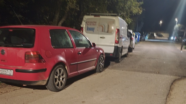 Problem parkiranja ometa komunalne usluge
