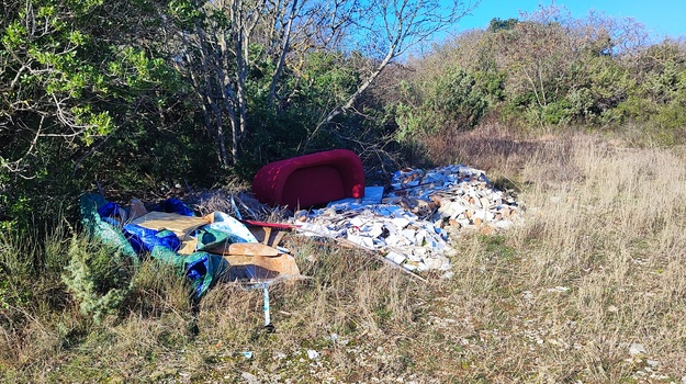 Novi putevi, problemi sa smećem