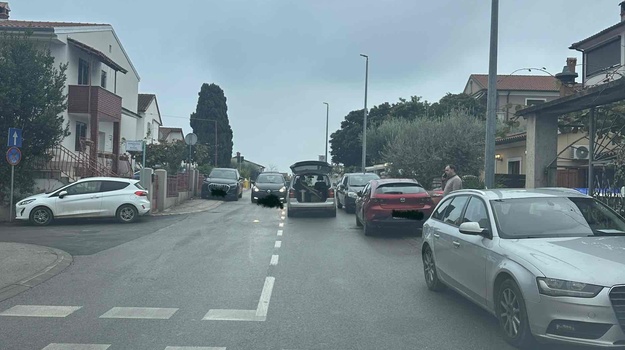 Stupići potrebni zbog opasnog parkinga