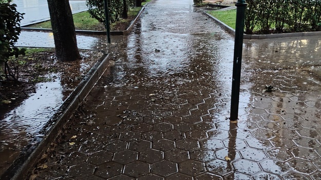 Začepljen šaht kišne odvodnje