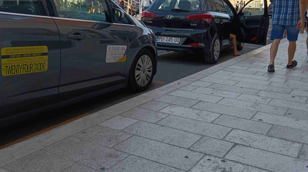 Preopterećeno taksi stajalište parkiranje