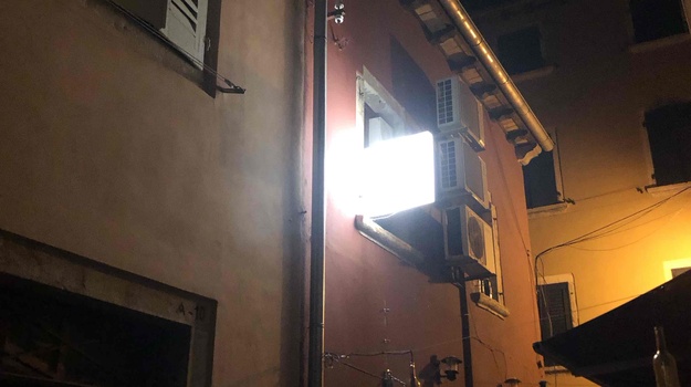 Nepravilnosti u postavljanju svjetlećih reklama