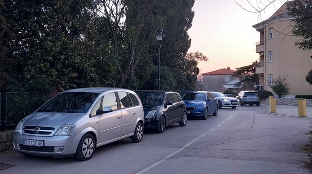 Potrebno postavit stupiće