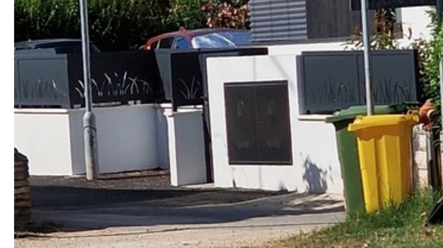 Postavljanje kanti u privatna dvorišta