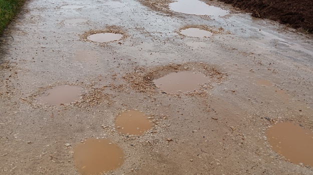 Oštećena cesta zahtijeva hitnu sanaciju