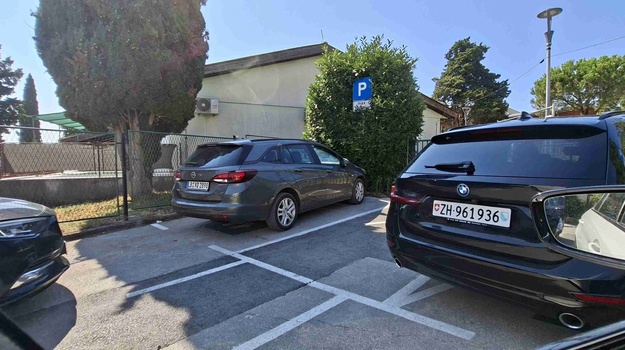 Besplatan parking ispred dispanzera